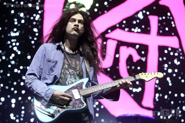 KURT VILE AND THE VIOLATORS - 2023-07-07 - SIX-FOURS-LES-PLAGE  - Scene La Plage - Kurt Samuel Vile